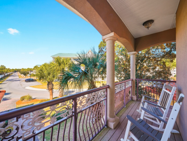 Luxurious Coastal Retreat in Miramar Beach - 7-Bedroom Home Near Beach